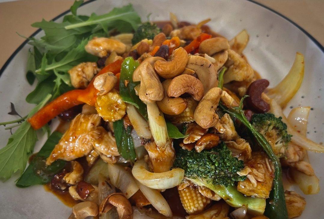 Stir-fried cashew nut with vegetables