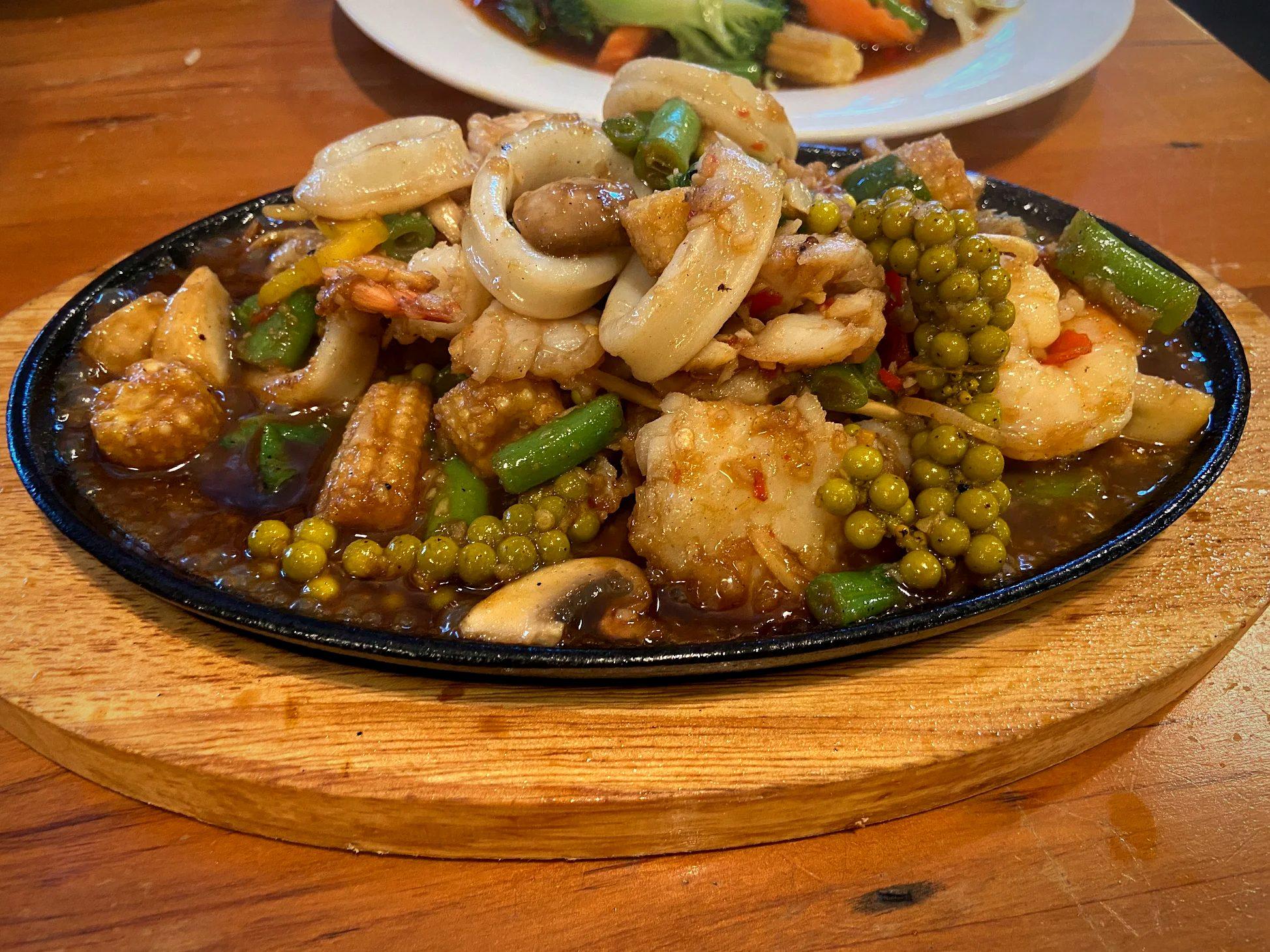 Sizzling pad cha seafood with green peppercorns