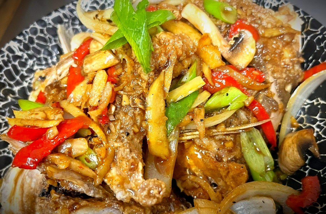 Stir-fried ginger with mushroom and capsicum