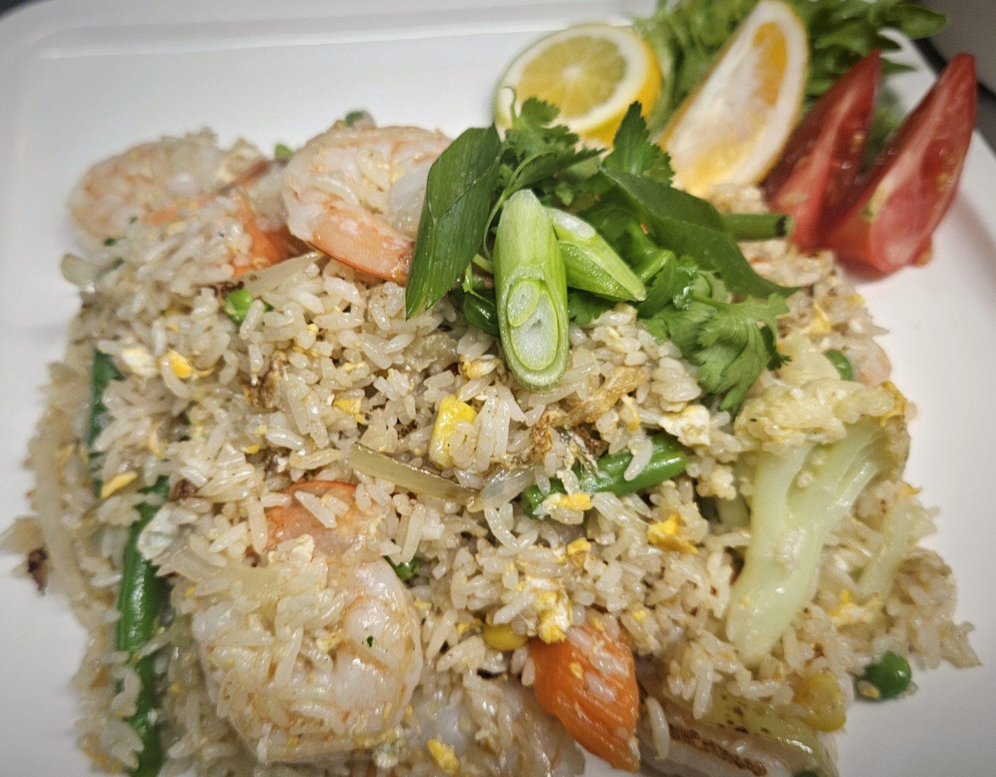 Thai fried rice with prawns